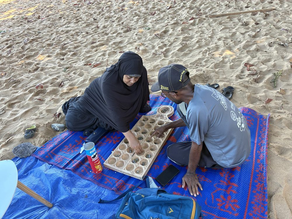 Famille jouant au wari