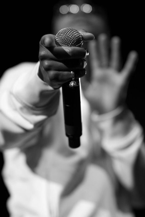 Micro sur scène — atelier slam Kitarafa