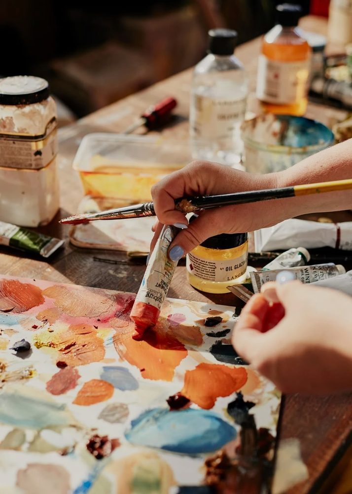 Mains colorées — atelier créatif