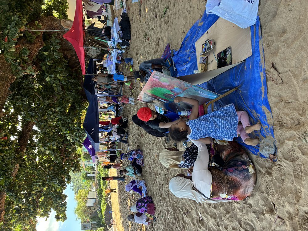 Atelier peinture sous le grand arbre