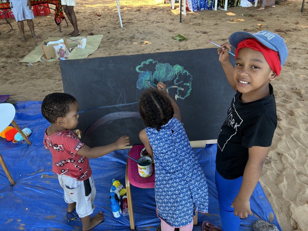 Atelier peinture plage Kitarafa Mayotte